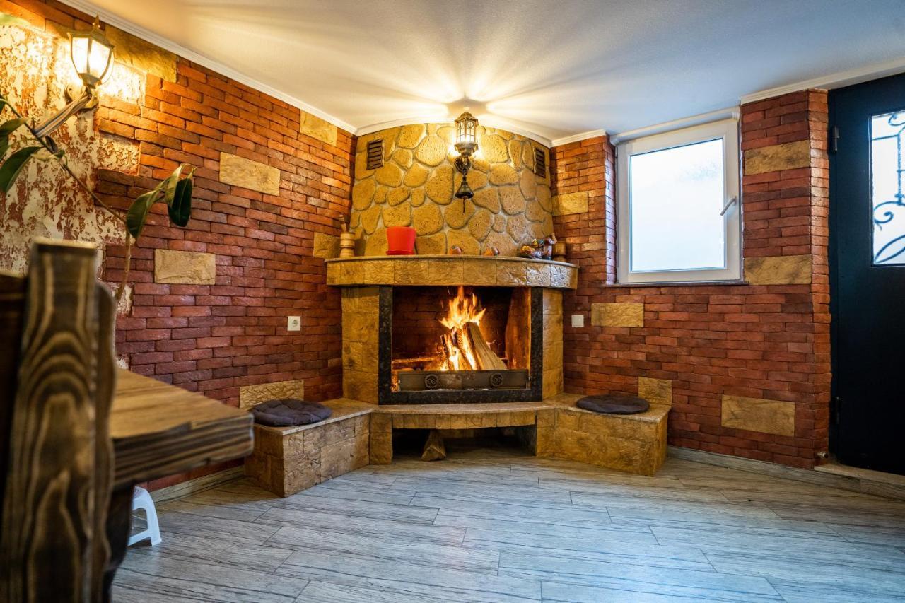 Siberia Hotel ティビリシ エクステリア 写真 A fireplace in a home