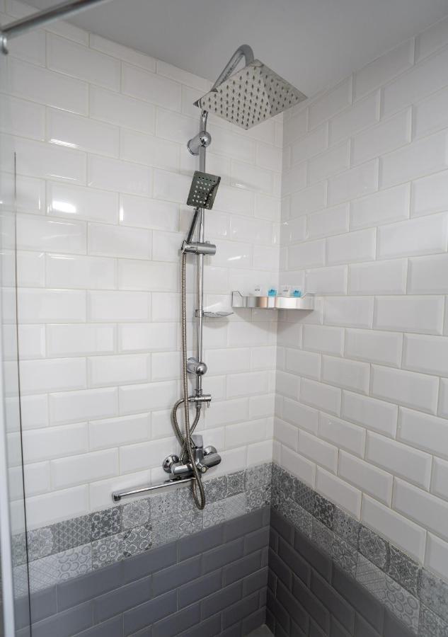 Siberia Hotel ティビリシ エクステリア 写真 A shower