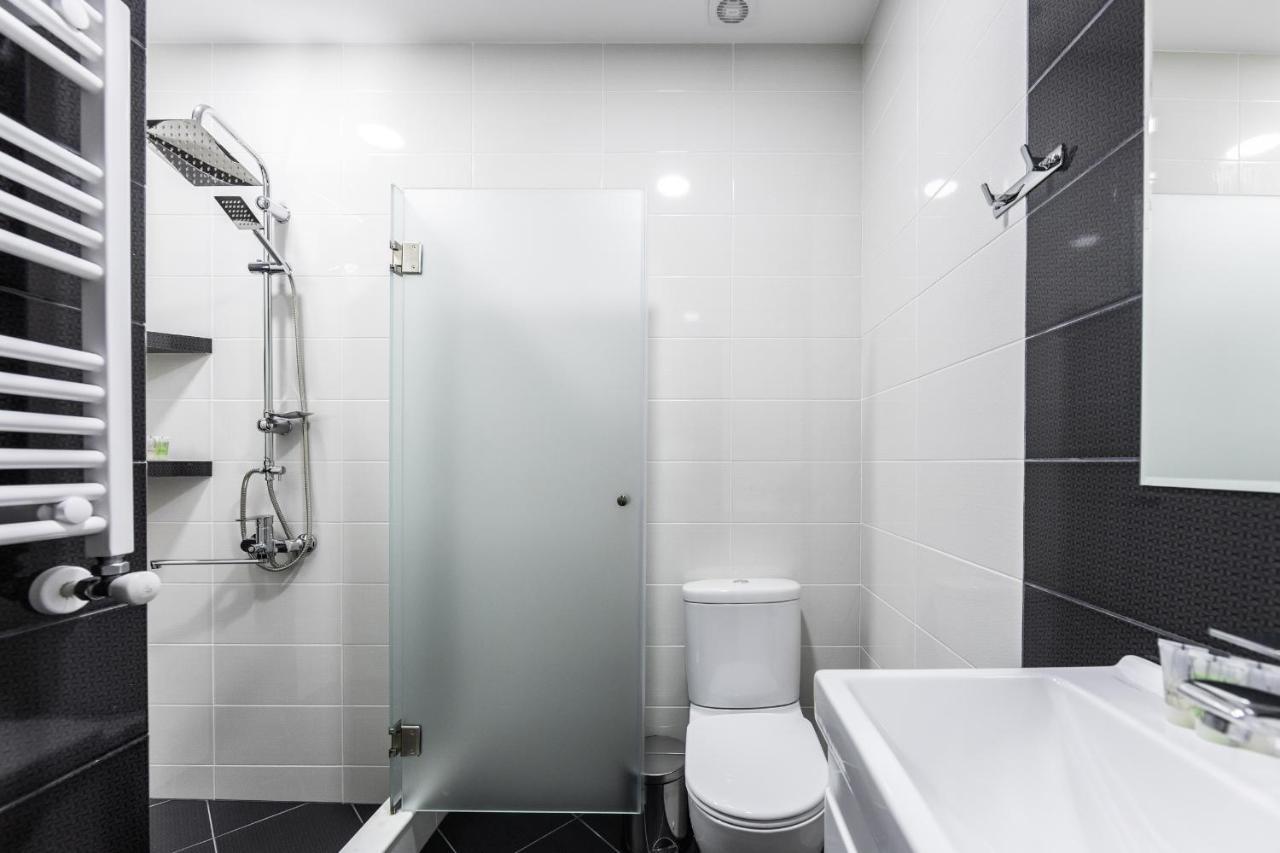 Siberia Hotel ティビリシ エクステリア 写真 A modern bathroom