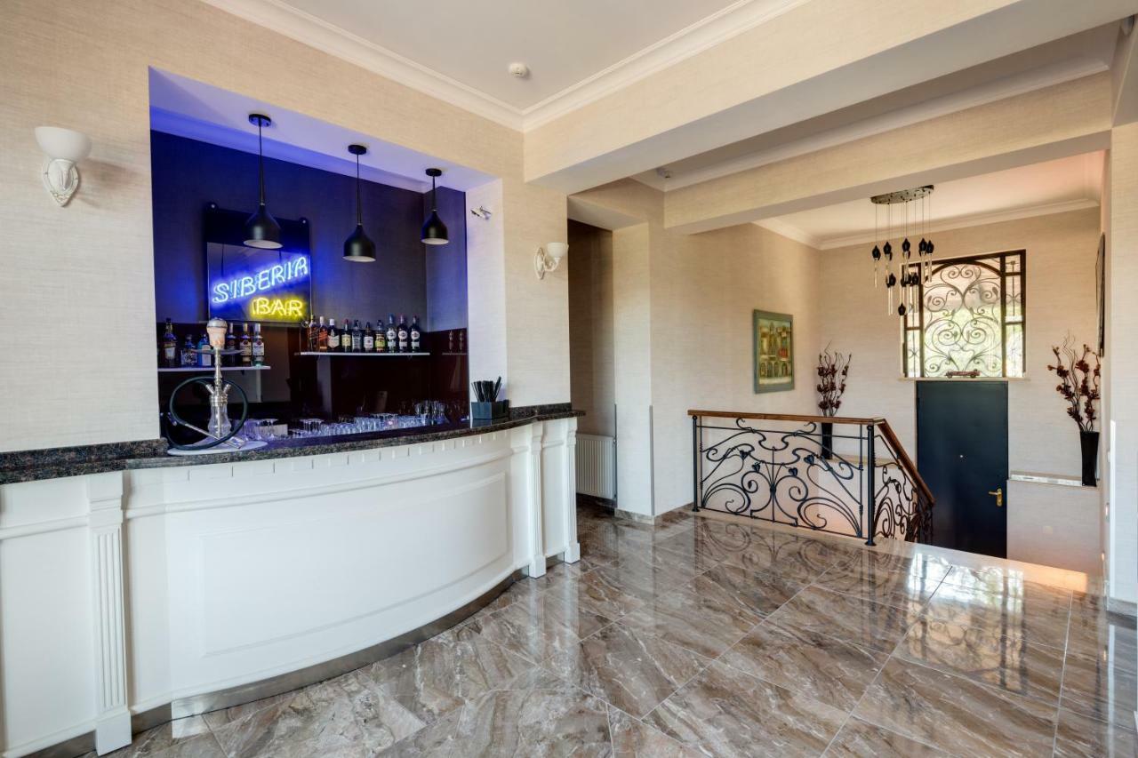 Siberia Hotel ティビリシ エクステリア 写真 The bar at the Sierra Club headquarters